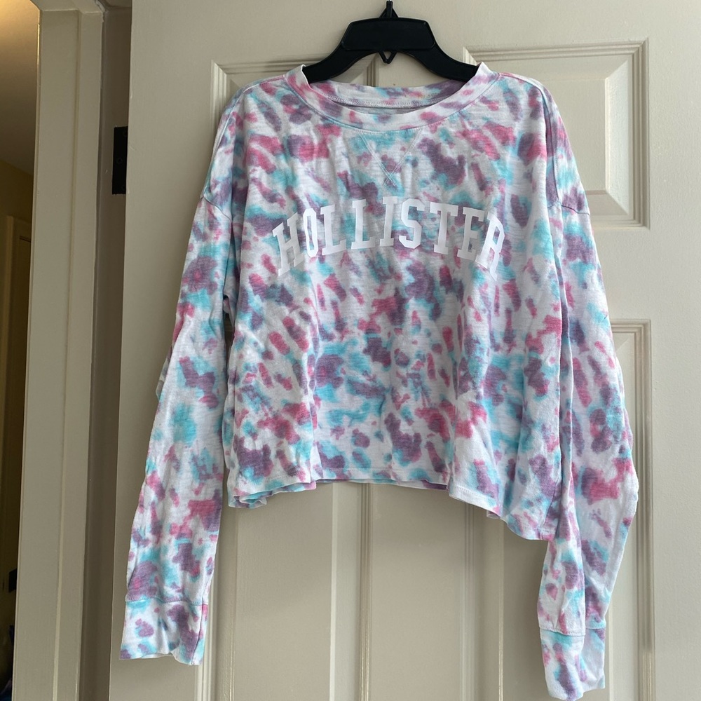 Tie dye pattern with Hollister logo